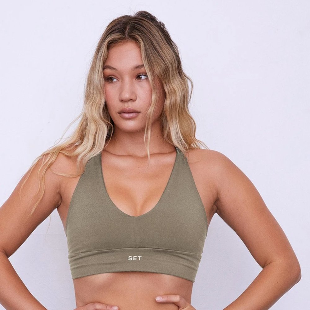 SET ACTIVE NWT- LuxForm Racer V in SAGE, size L